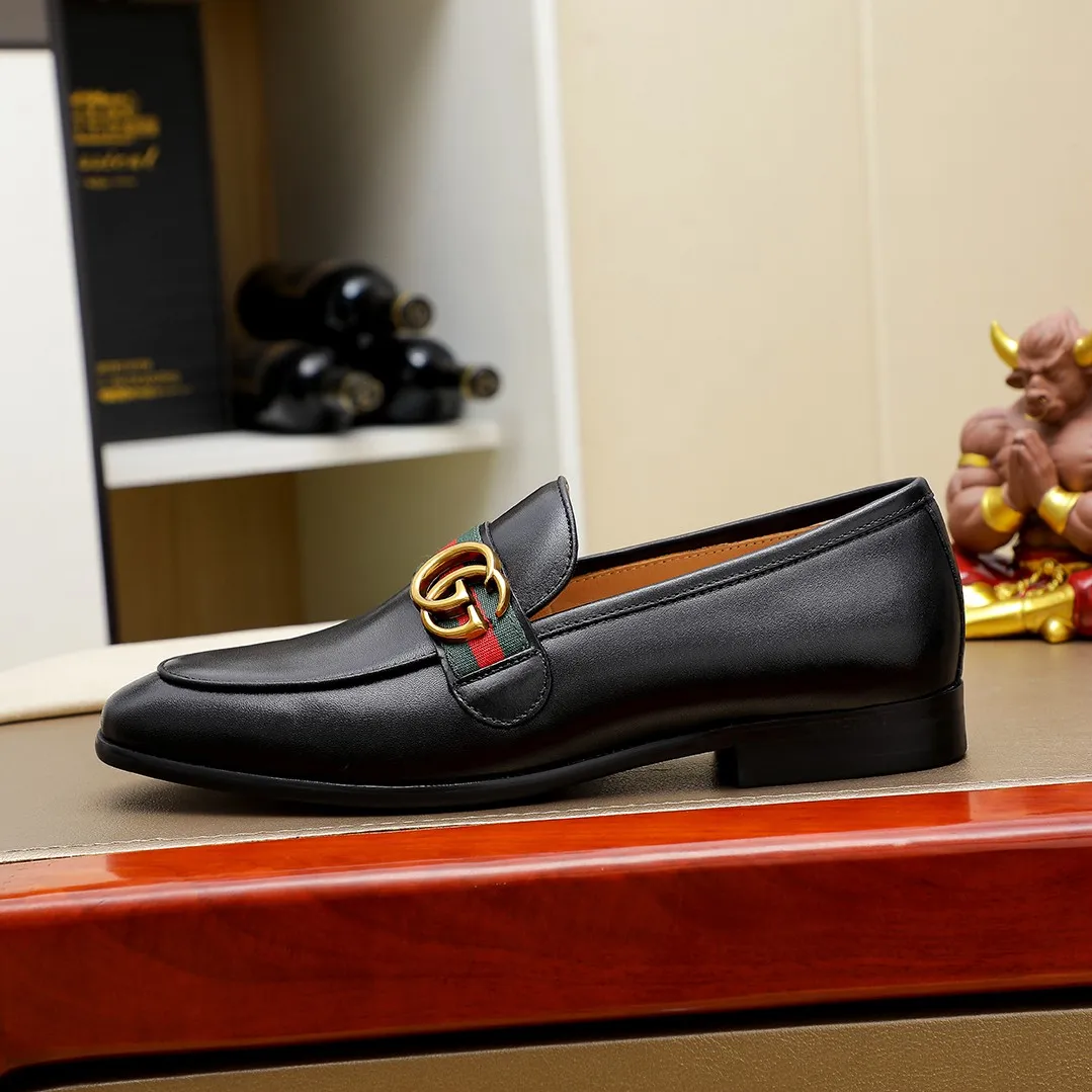 Men's men's shoes 💰380 🆘【GUCCI】Gucci ·🐂里· Hot-selling beanie shoes, top brand luxury, top quality, latest fashion beanie shoes.. The upper is made of original first-layer cowhide. (Full first-layer water-dyed 🐂 leather and lining). The original stylish and stylish soft rubber wear-resistant and non-slip outsole is light and comfortable on the foot, available in 2 colors! Matching code: 38 / 45